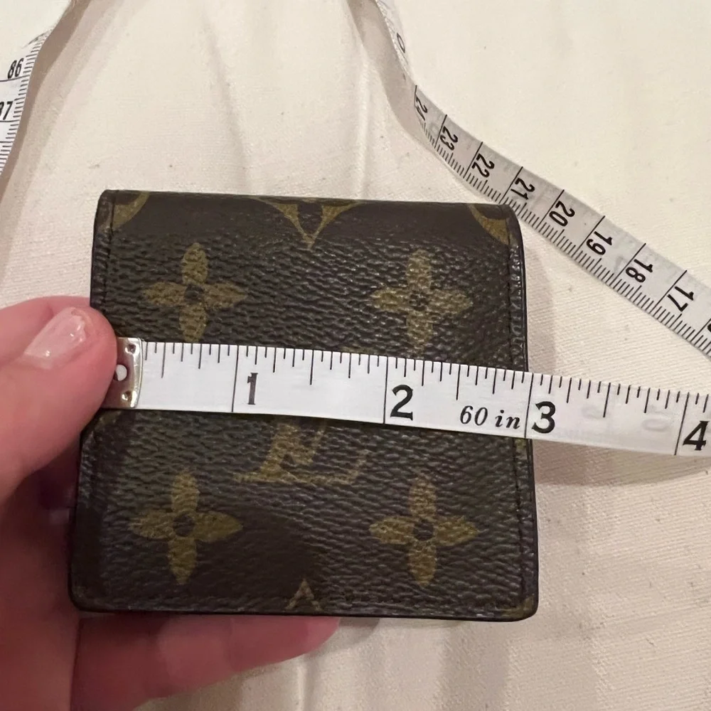 - Louis Vuitton Vintage Change Purse. Good Condition.
